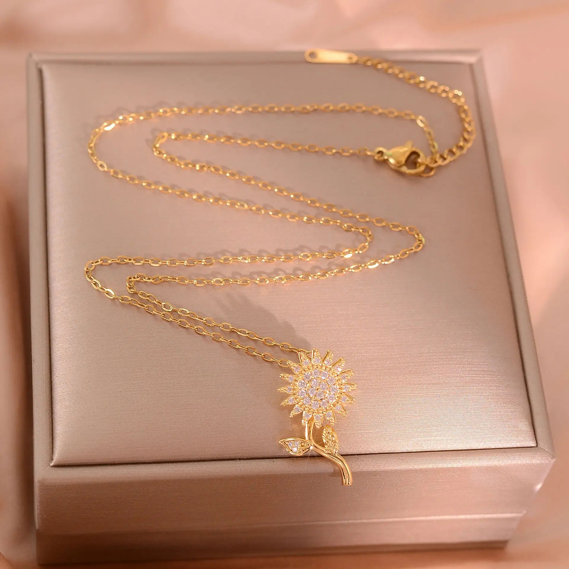 Halsband dam – solros halsband med kristall i rostfritt stål
