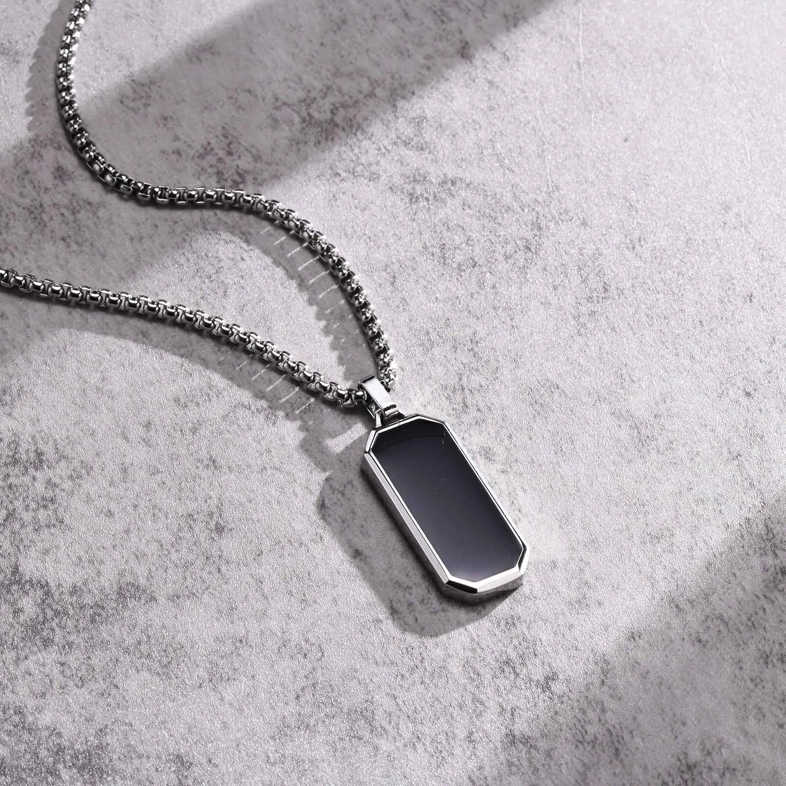 Dog Tag halsband herr – militärinspirerat hänge i rostfritt stål