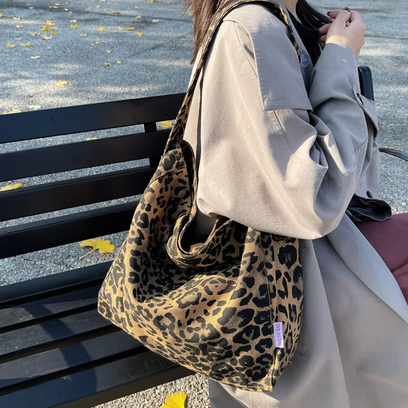 Leopardmönstrad tote bag i canvas – vintage damväska med stor kapacitet