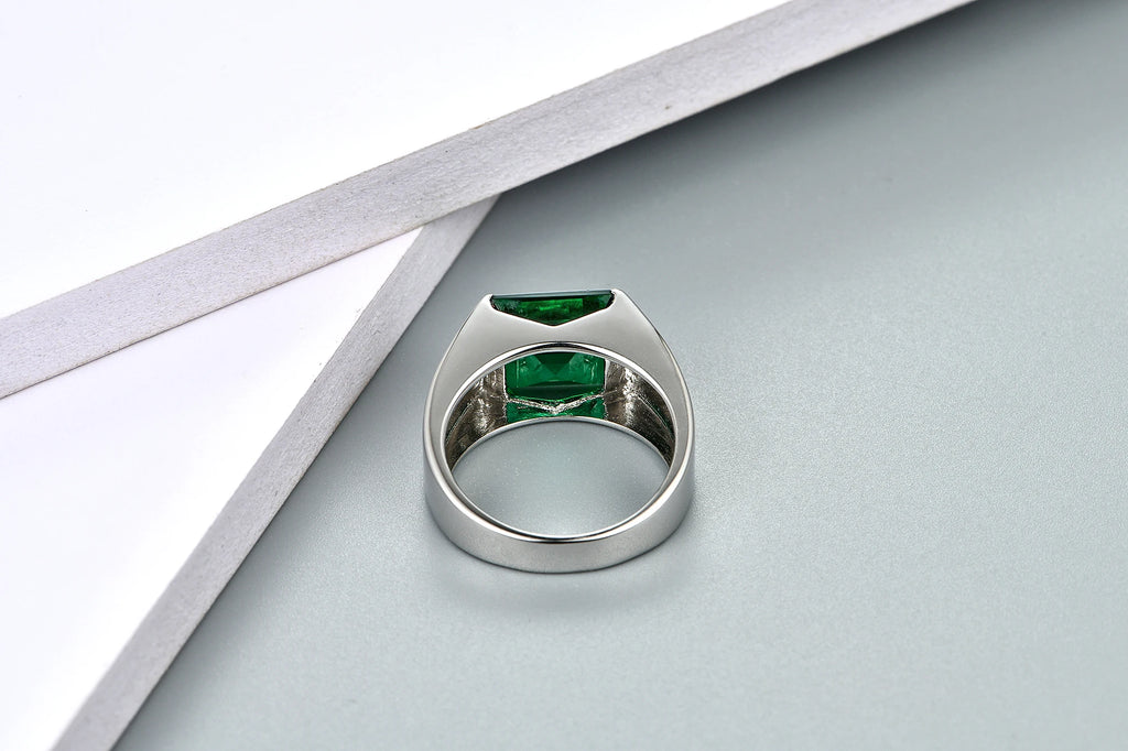 CHARMING herrring i 925 silver med labbodlad smaragd 4,8 ct