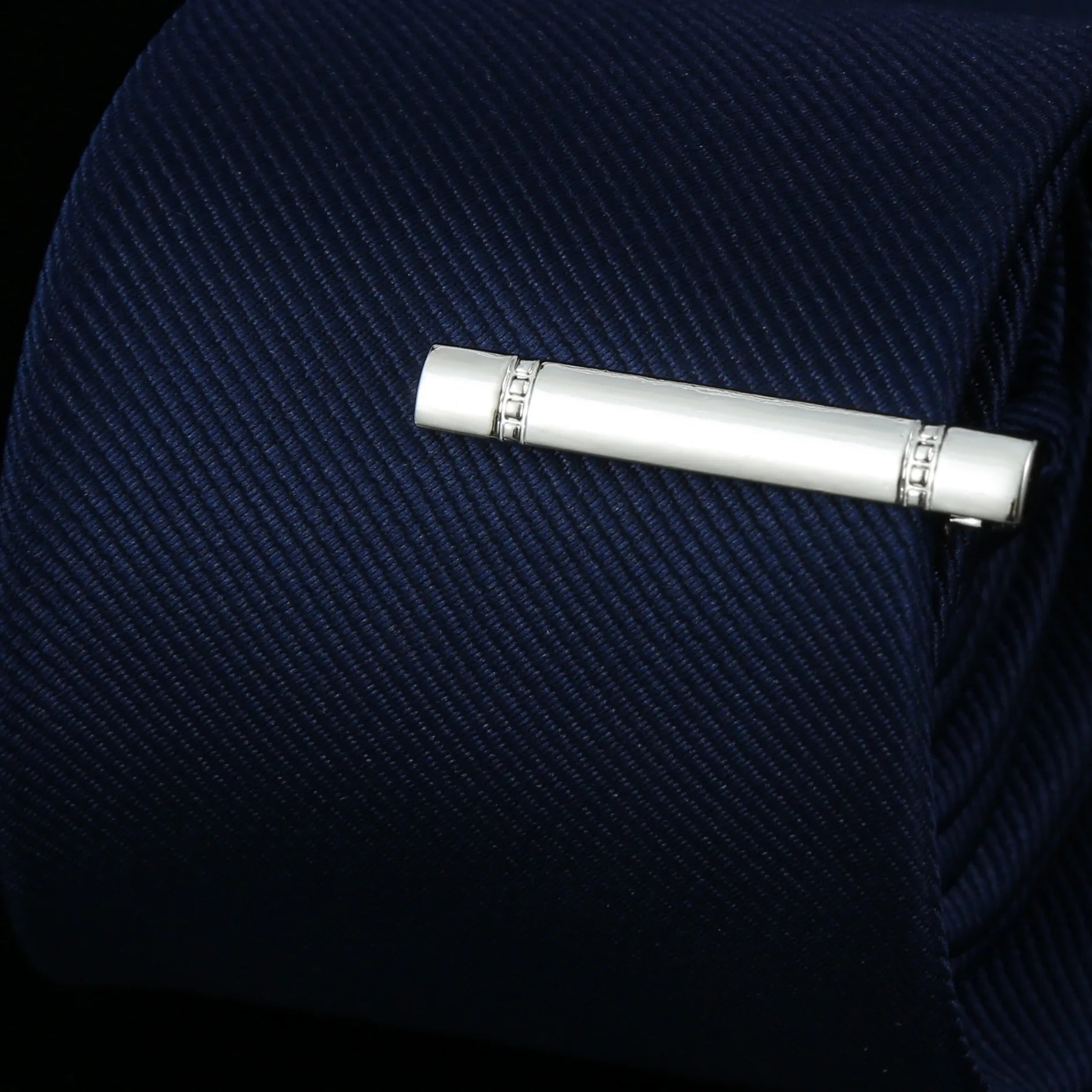 Slipsnål Herr 4 cm – Stilren & säker passform