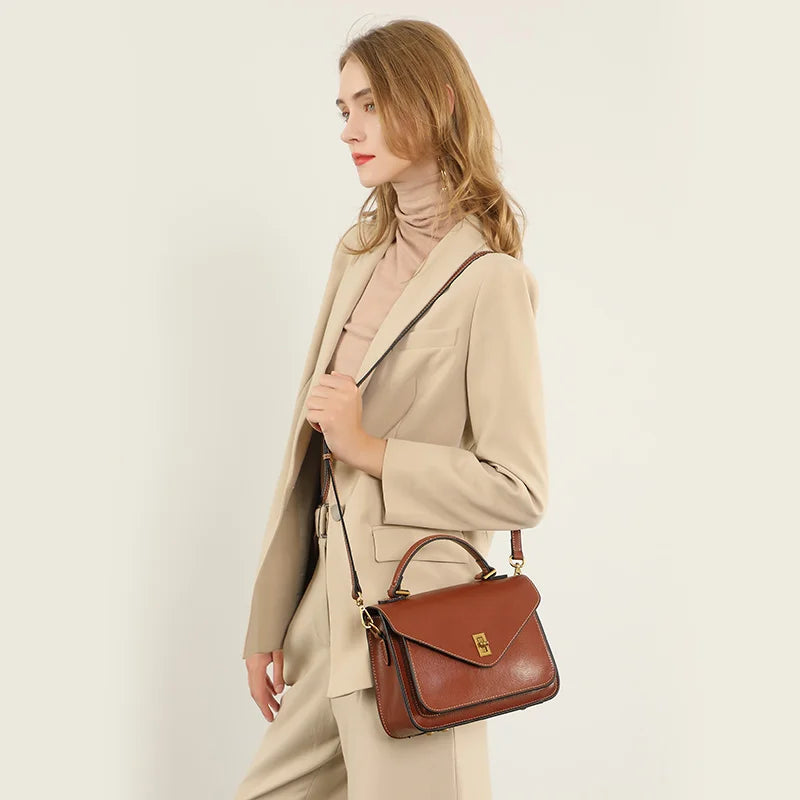 Axelväska i äkta läder dam – klassisk & kompakt crossbody
