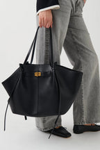 Stor shopperväska dam – elegant tote bag med metallspänne