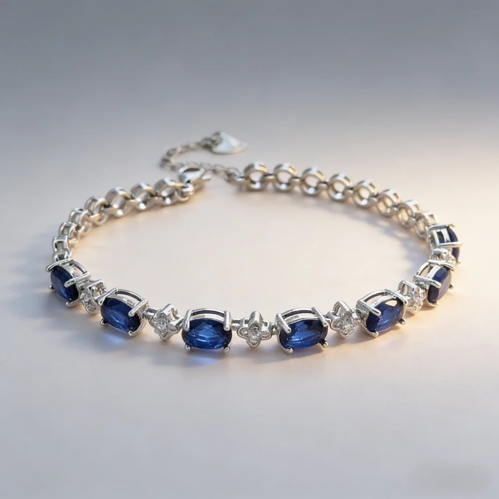Silverarmband med blå zirkon – elegant damarmband