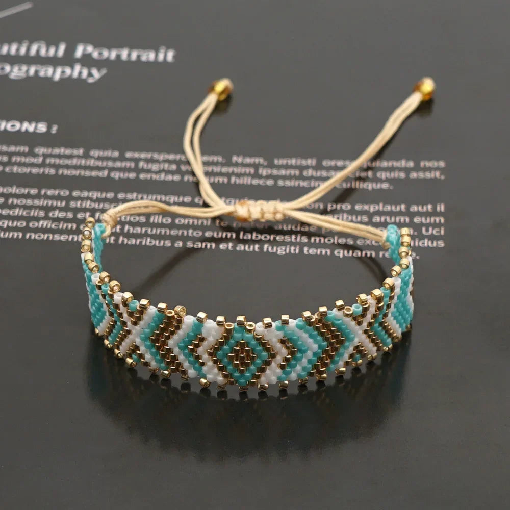 Handgjort pärlarmband unisex i bohemisk stil – justerbart armband med glaspärlor