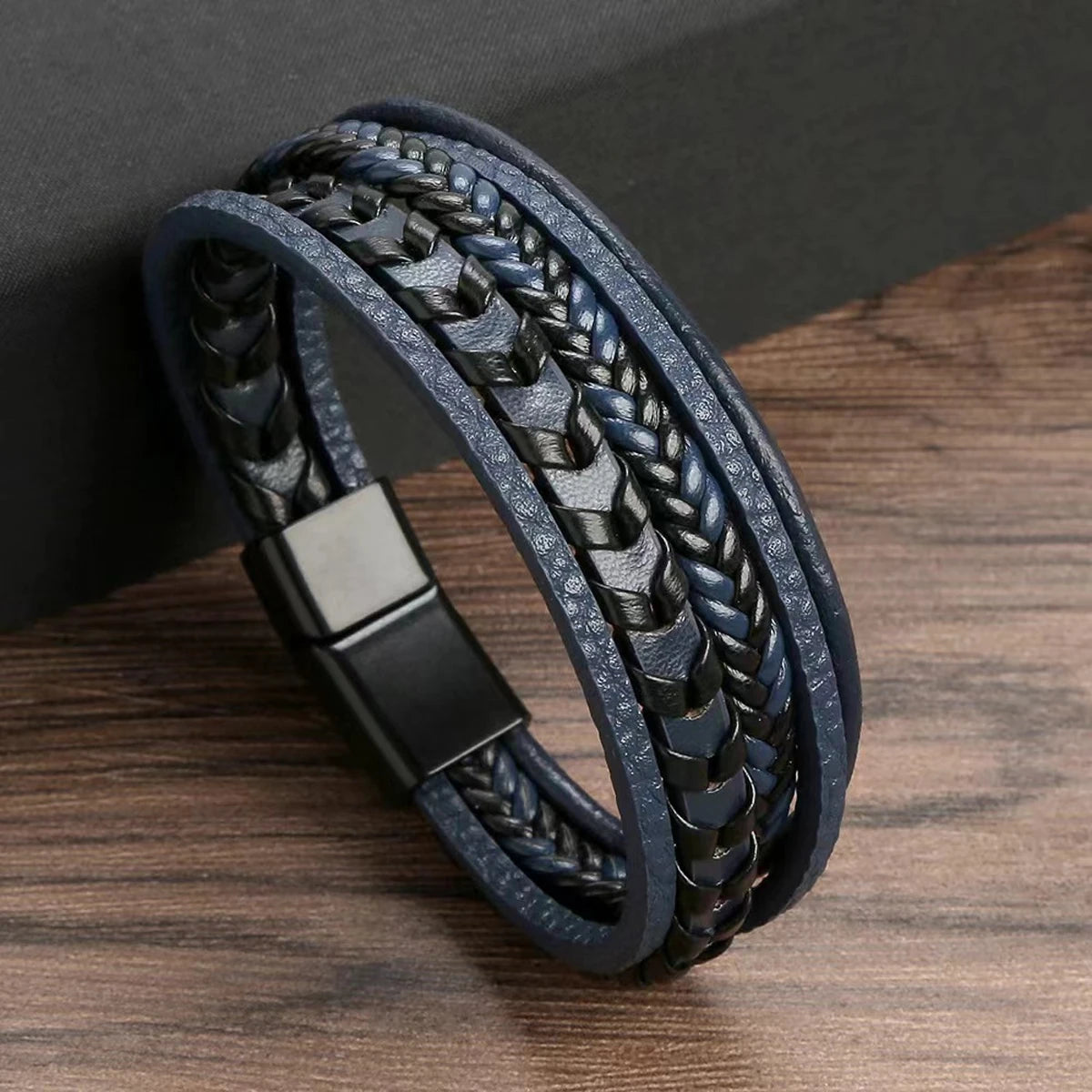 Flätat läderarmband herr