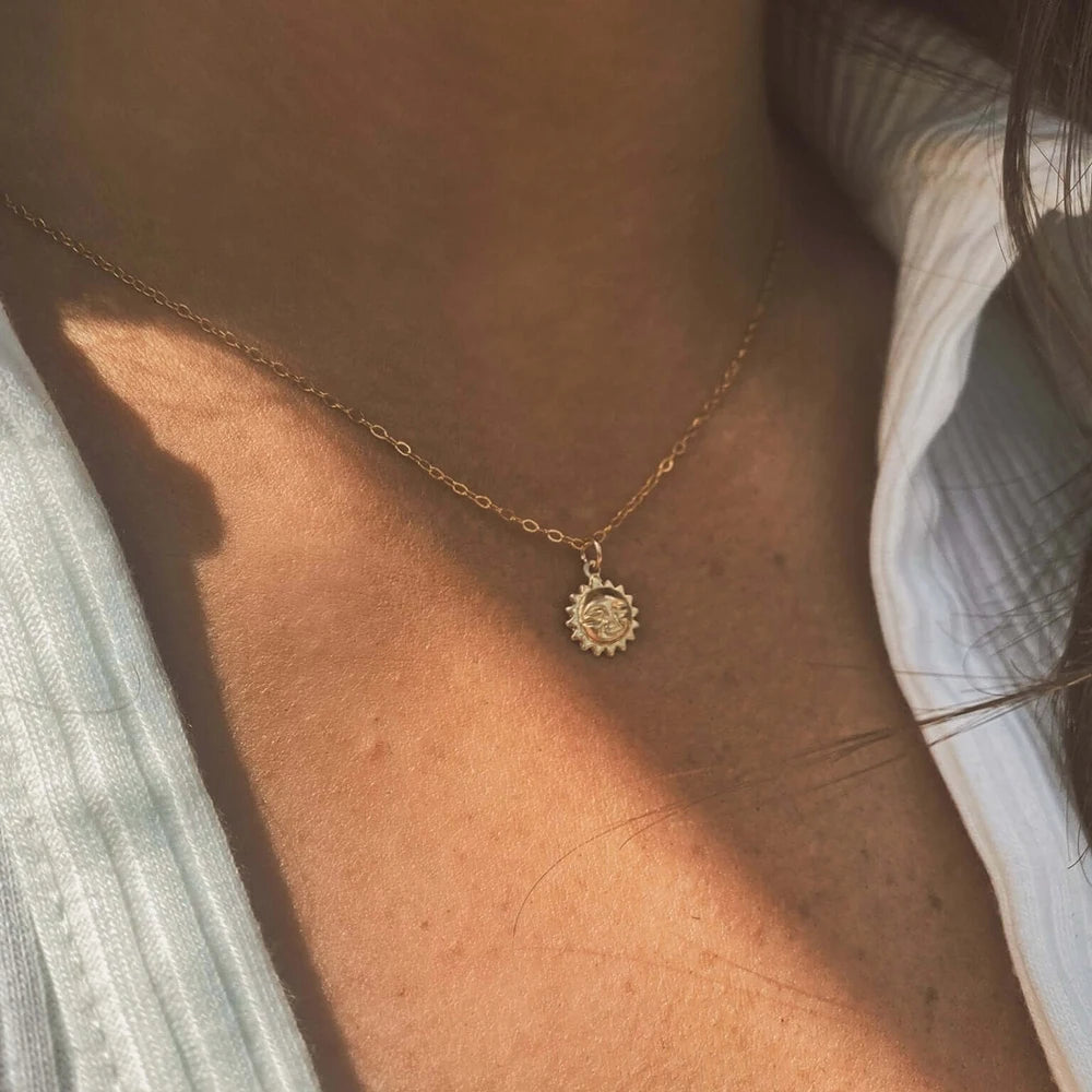 Guld choker halsband dam – solhänge