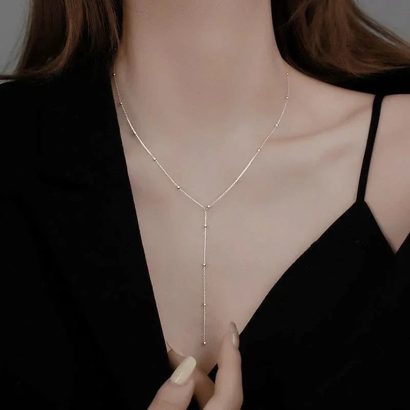 Halsband dam – dubbellager halsband med tofs i guldton