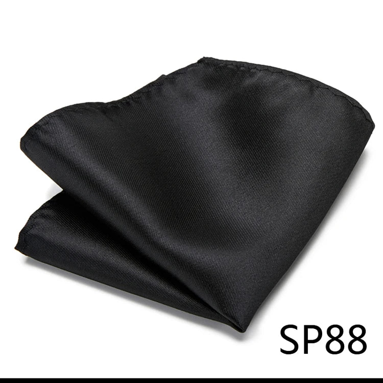 Näsduk i siden – Finns i flera varianter