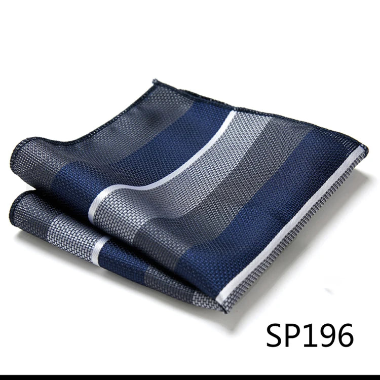 Näsduk i siden – Finns i flera varianter