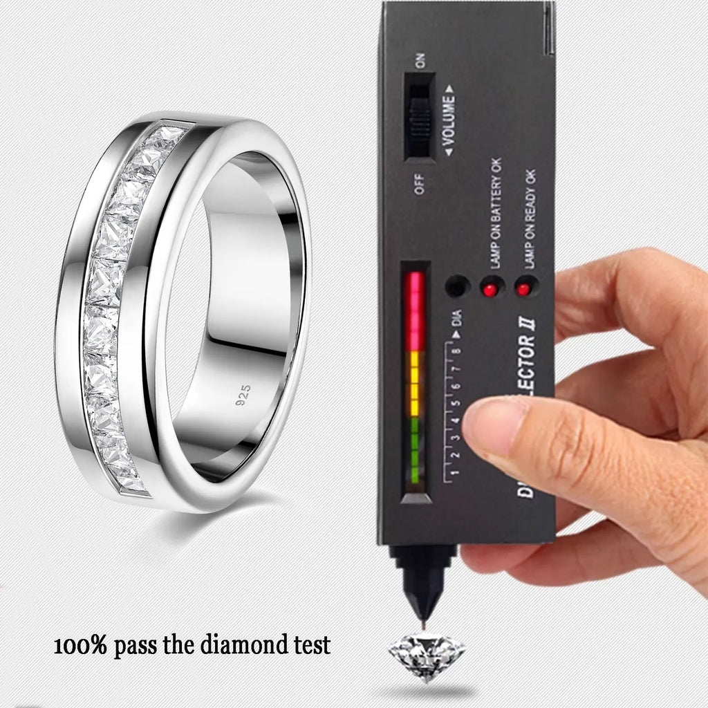 NEWSHE herrring i 925 silver med prinsesslipad moissanit