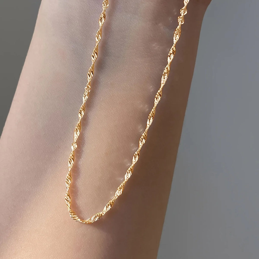 Guldpläterat tunt halsband i enkel kedjedesign för dam