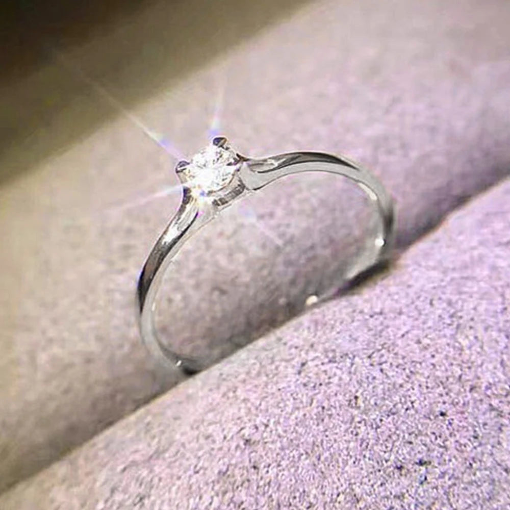 Ring dam – minimalistisk ring med zirkonia cc-inspirerade