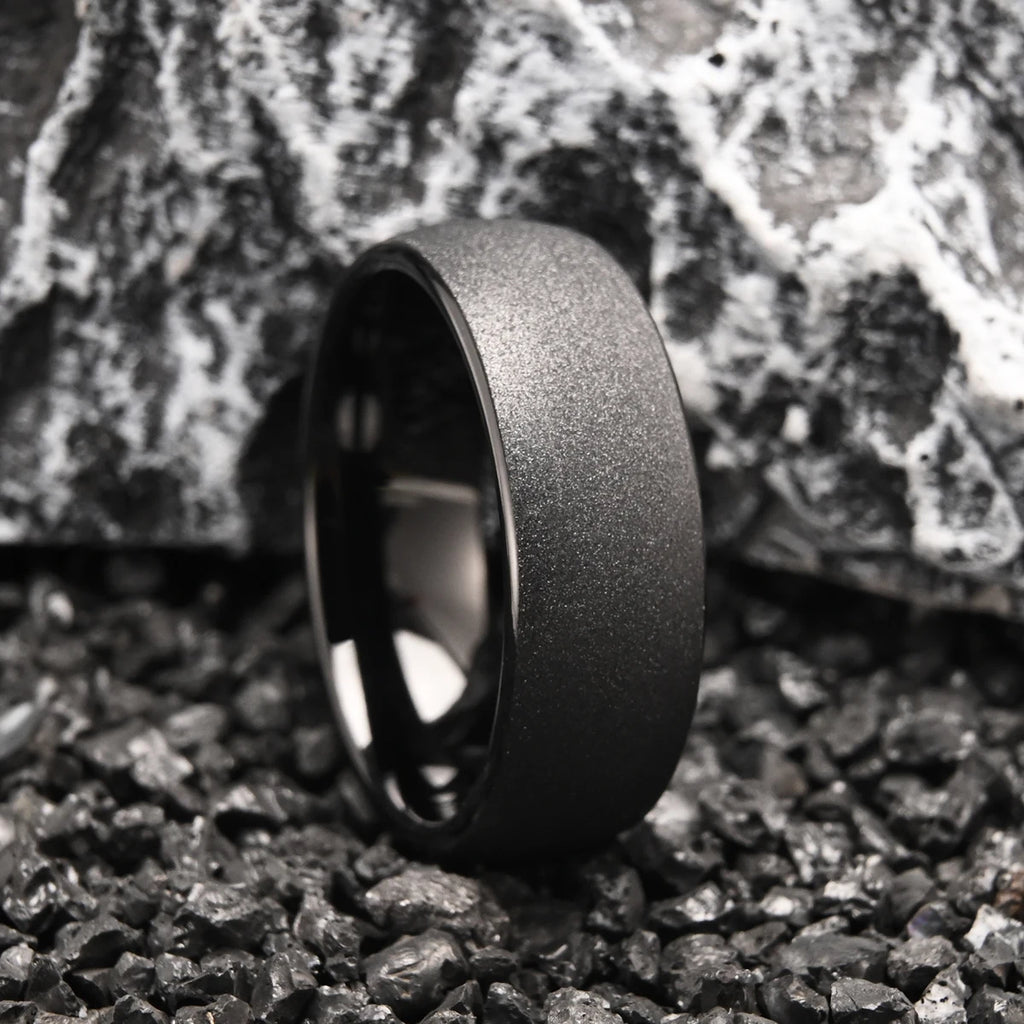 Svart herrring i tungsten 8 mm – borstad & polerad