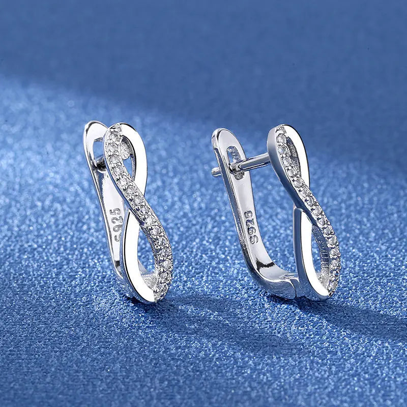 Silverörhängen med zirkonia – flera eleganta modeller i 925 silver