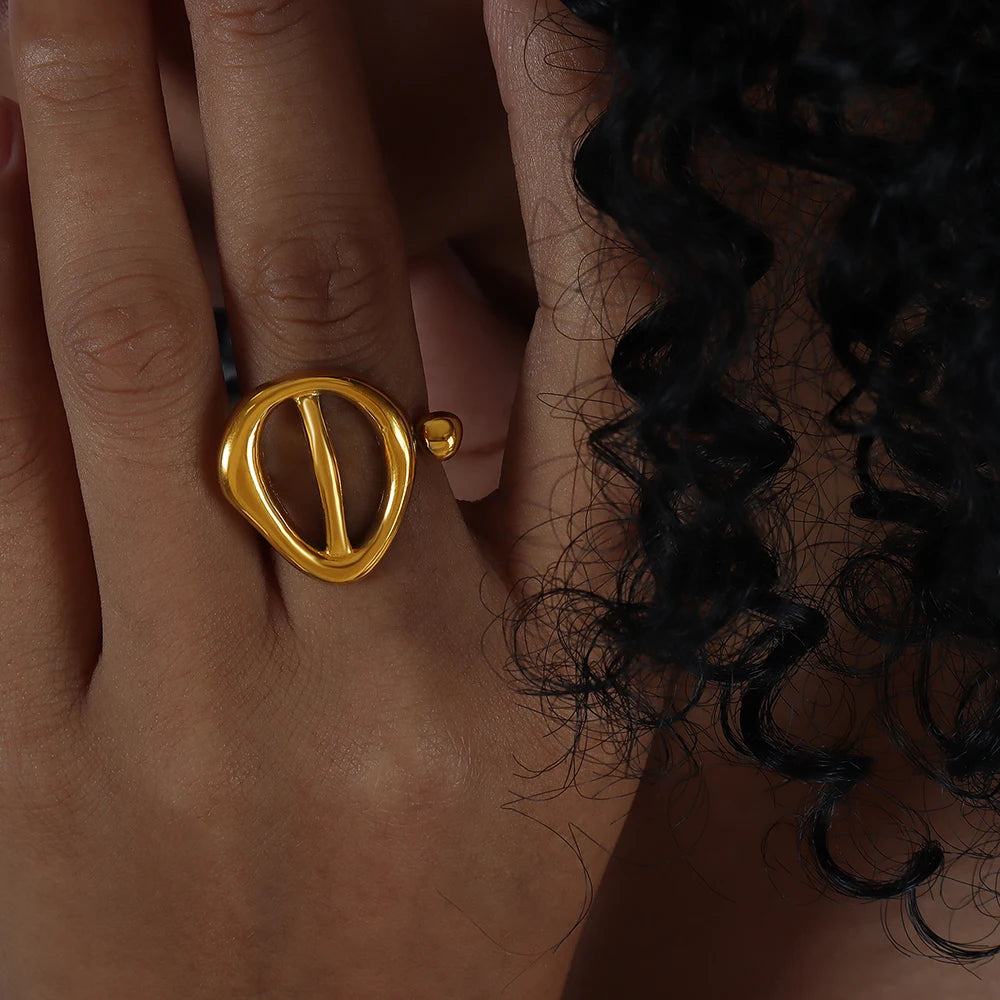 Minimalistisk ring i rostfritt stål – guldpläterad damring i lyxig stil