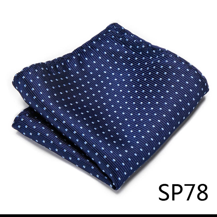 Näsduk i siden – Finns i flera varianter