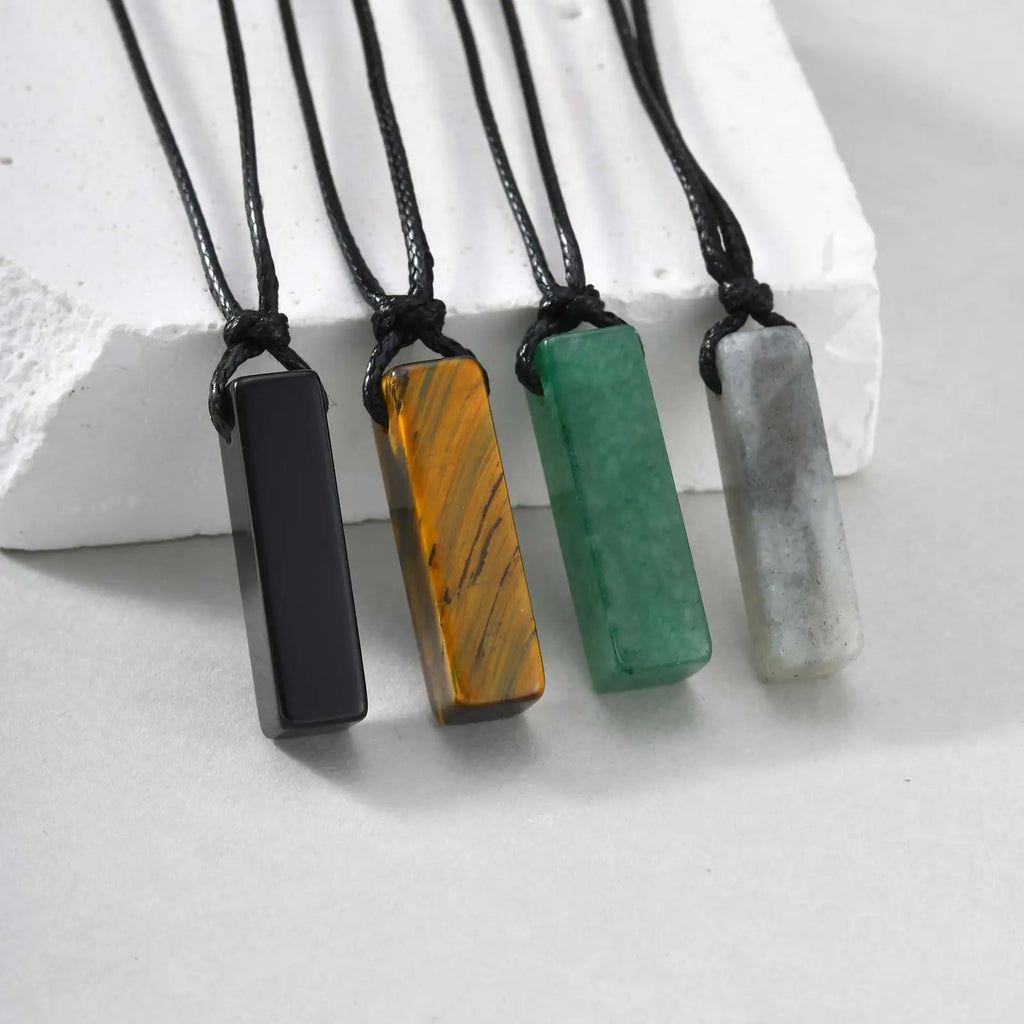 Stenhalsband med svart rep – justerbart