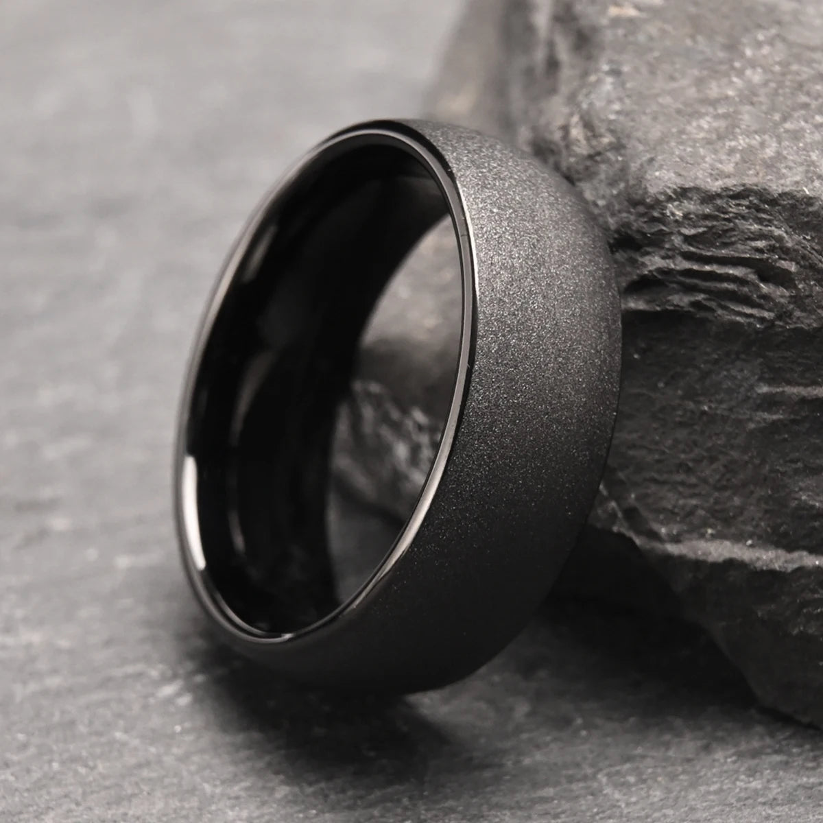 Svart herrring i tungsten 8 mm – borstad & polerad