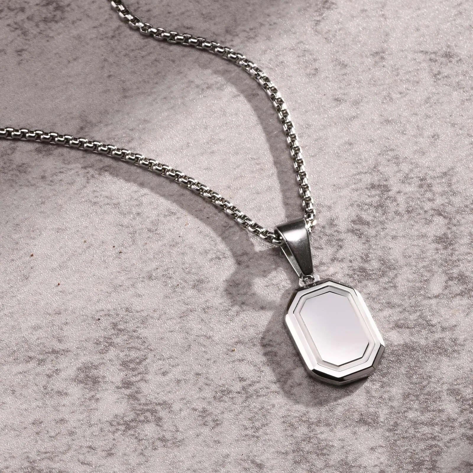 Dog Tag halsband herr – militärinspirerat hänge i rostfritt stål