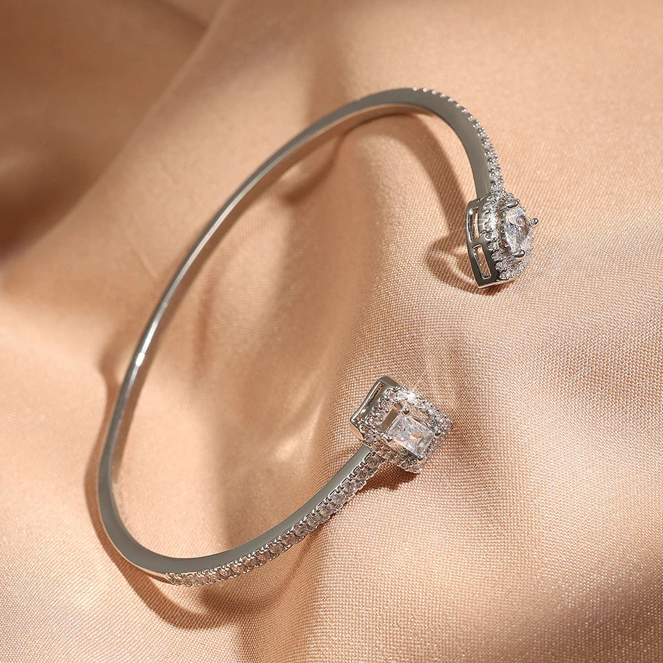 Armband dam – geometriskt armband med kristaller i guldton