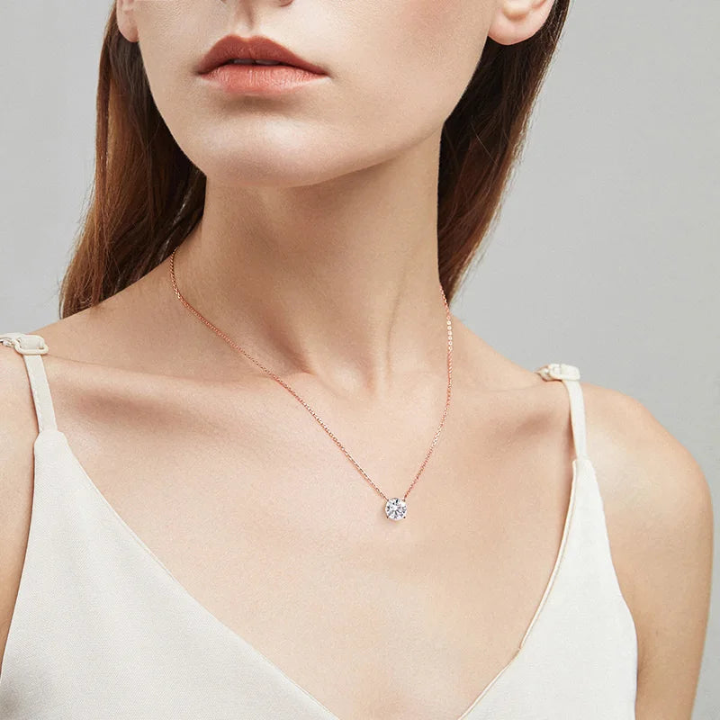 Roséguldfärgat halsband med moissanite dam