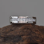 NEWSHE herrring i 925 silver med prinsesslipad moissanit