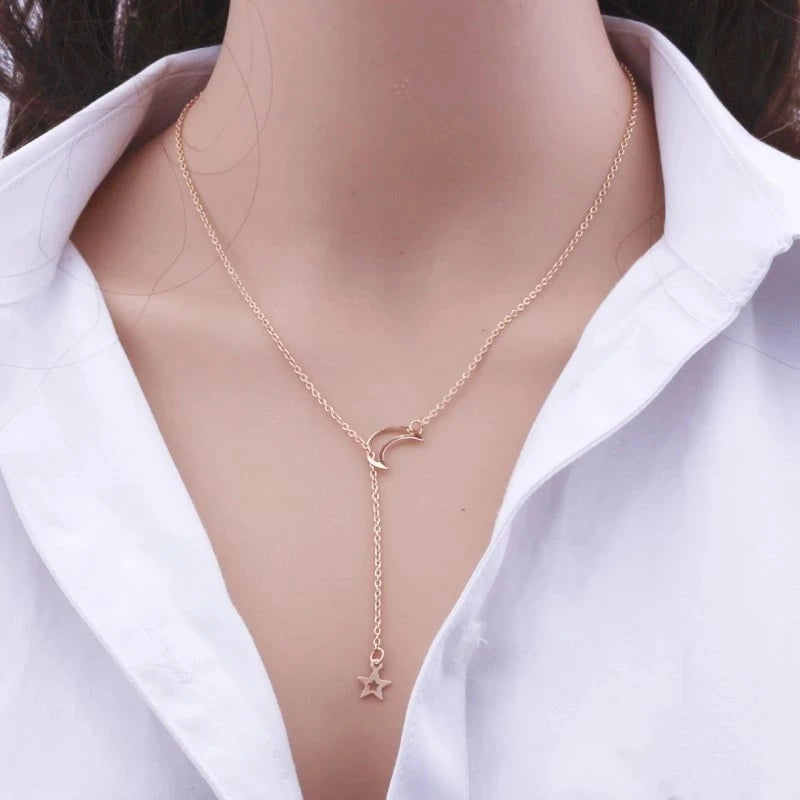Guldpläterat choker halsband med måne och stjärna