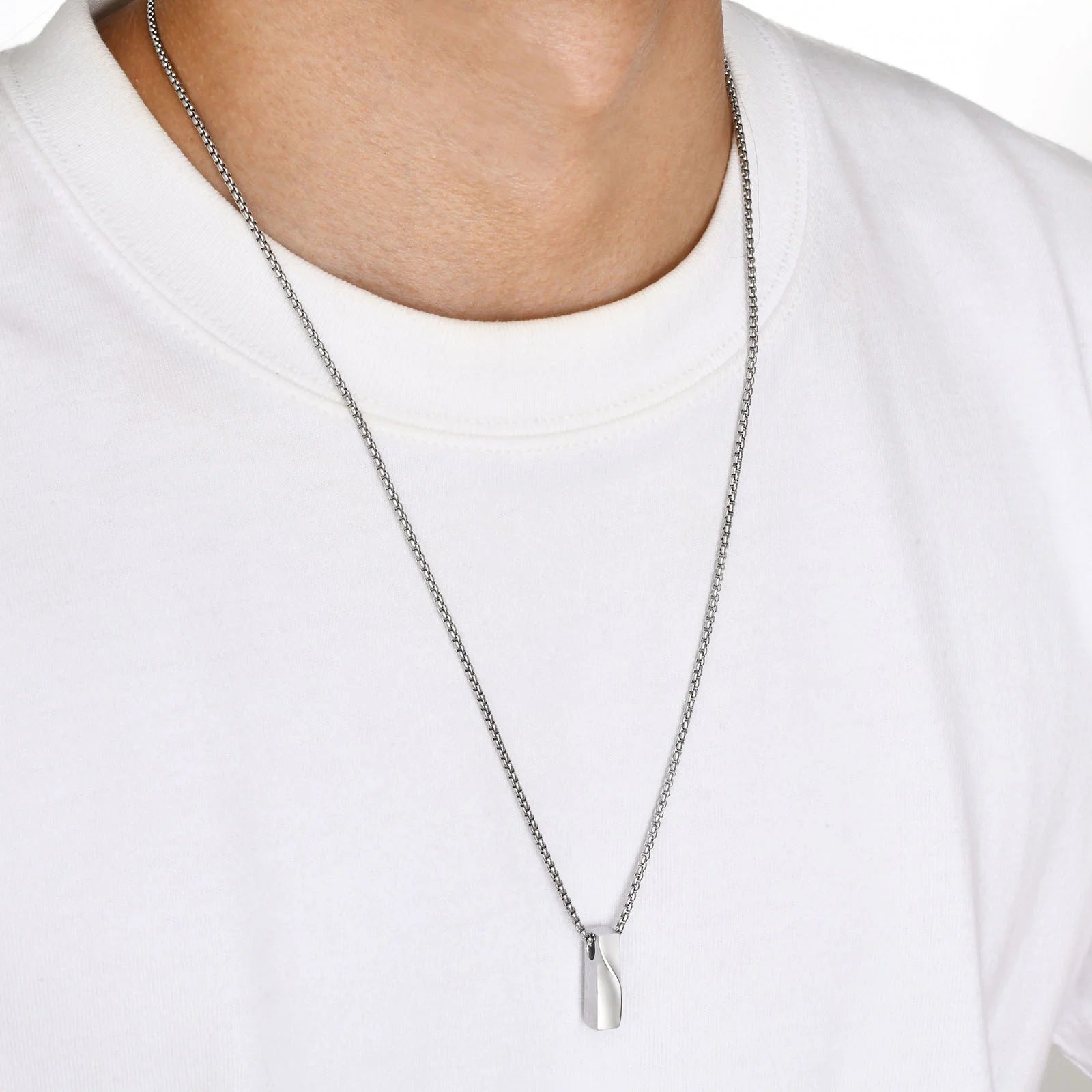 Halsband herr – minimalistiskt stålhalsband med geometriskt hänge