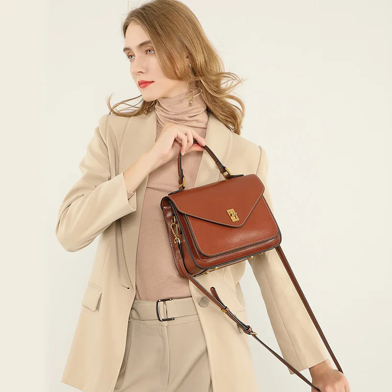 Axelväska i äkta läder dam – klassisk & kompakt crossbody