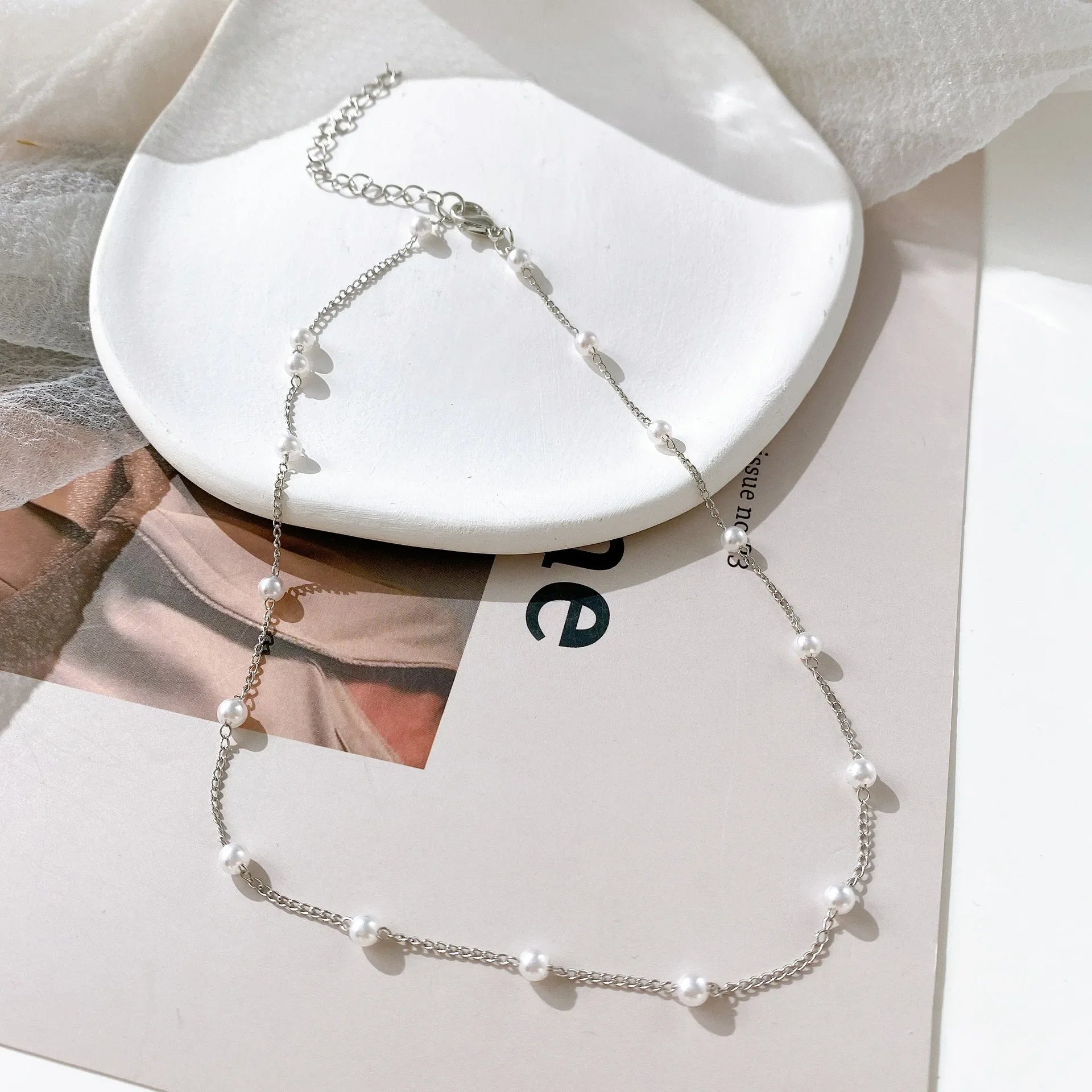 Halsband dam – flerlager halsband med hjärta i guldton