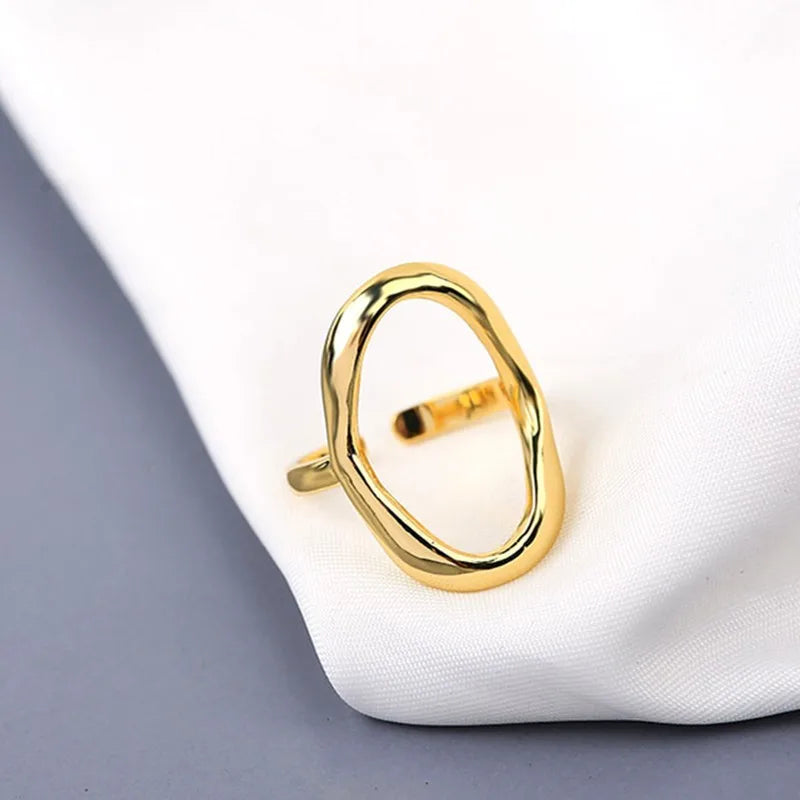 Geometrisk ring i silver- och guldton – Modern oval design för dam & herr