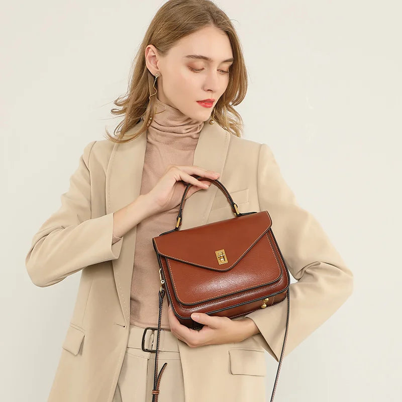 Axelväska i äkta läder dam – klassisk & kompakt crossbody