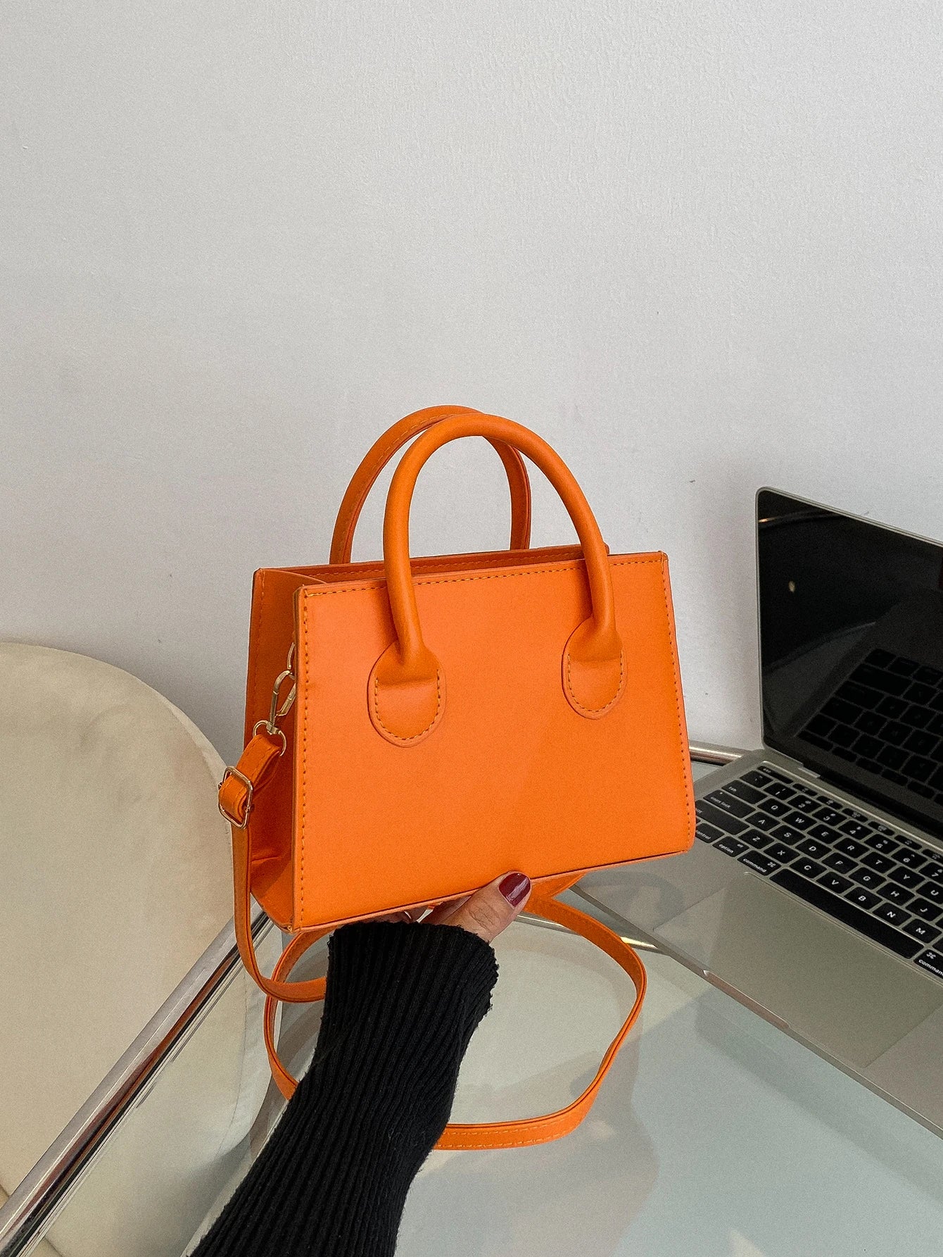 Stor damväska i PU med klassisk design och crossbody-funktion