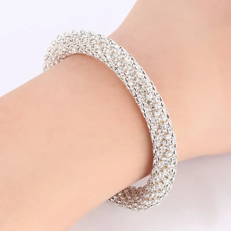 LOVBEAFAS öppet cuffarmband med kristaller – guld