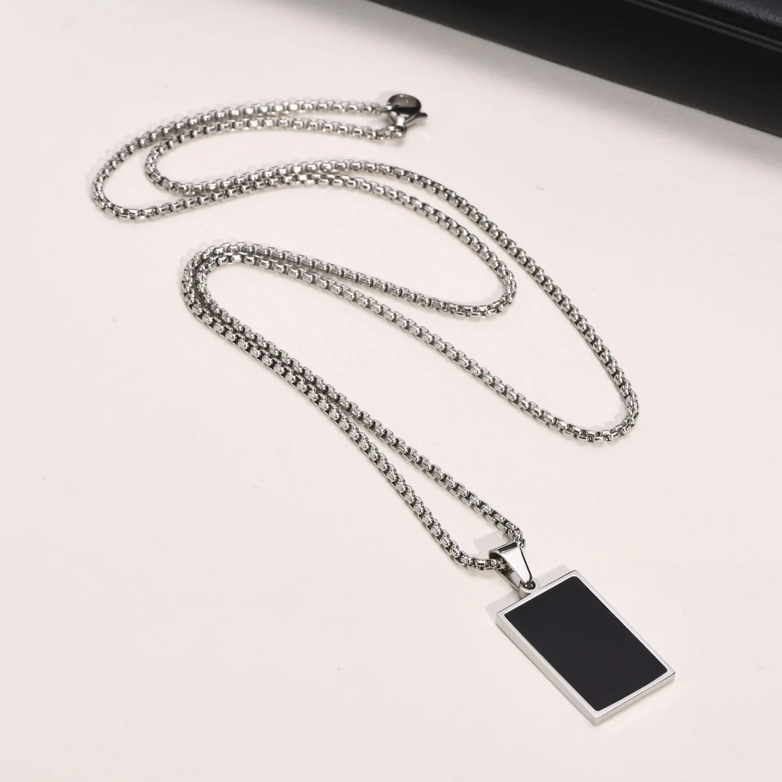 Dog Tag halsband herr – militärinspirerat hänge i rostfritt stål