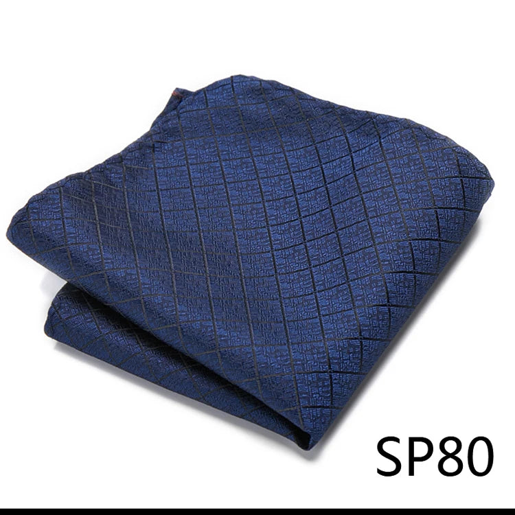 Näsduk i siden – Finns i flera varianter