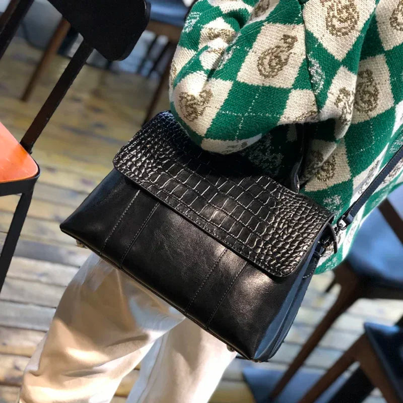 Crossbody-väska dam i äkta läder – stor & retro