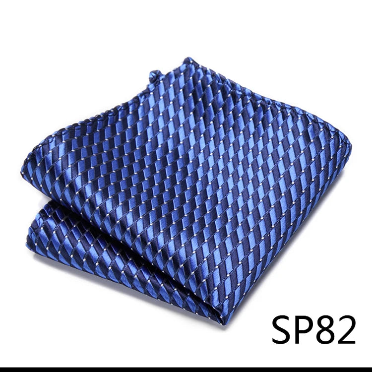 Näsduk i siden – Finns i flera varianter