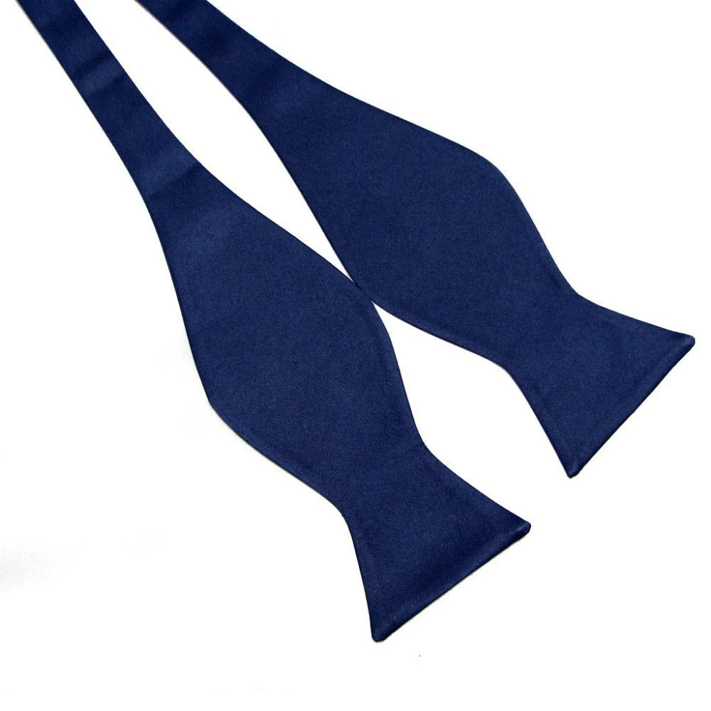 Klassisk enfärgad justerbar fluga - Finns i flera färger