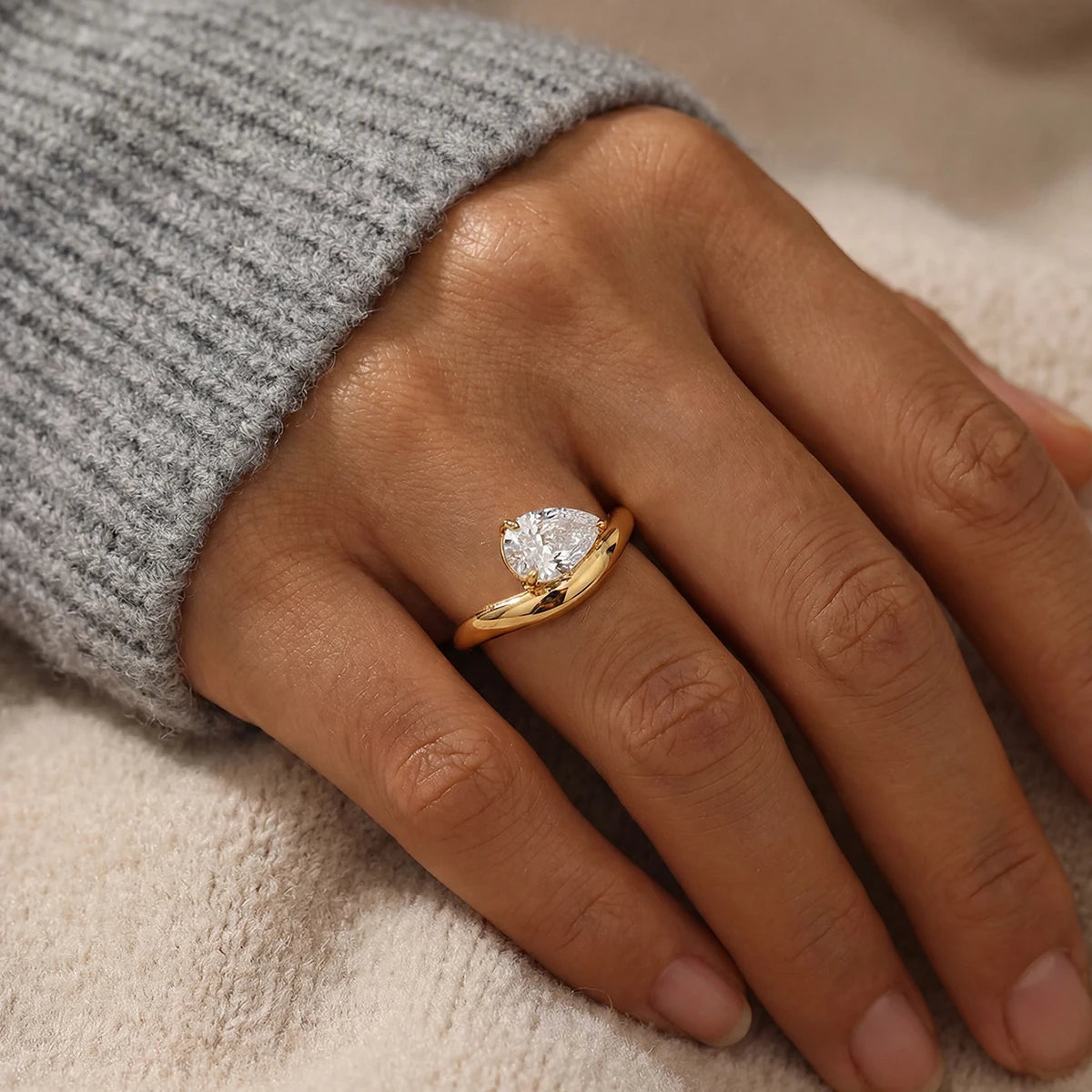 Vattendroppsring i sterling silver – gnistrande CZ‑ring för dam