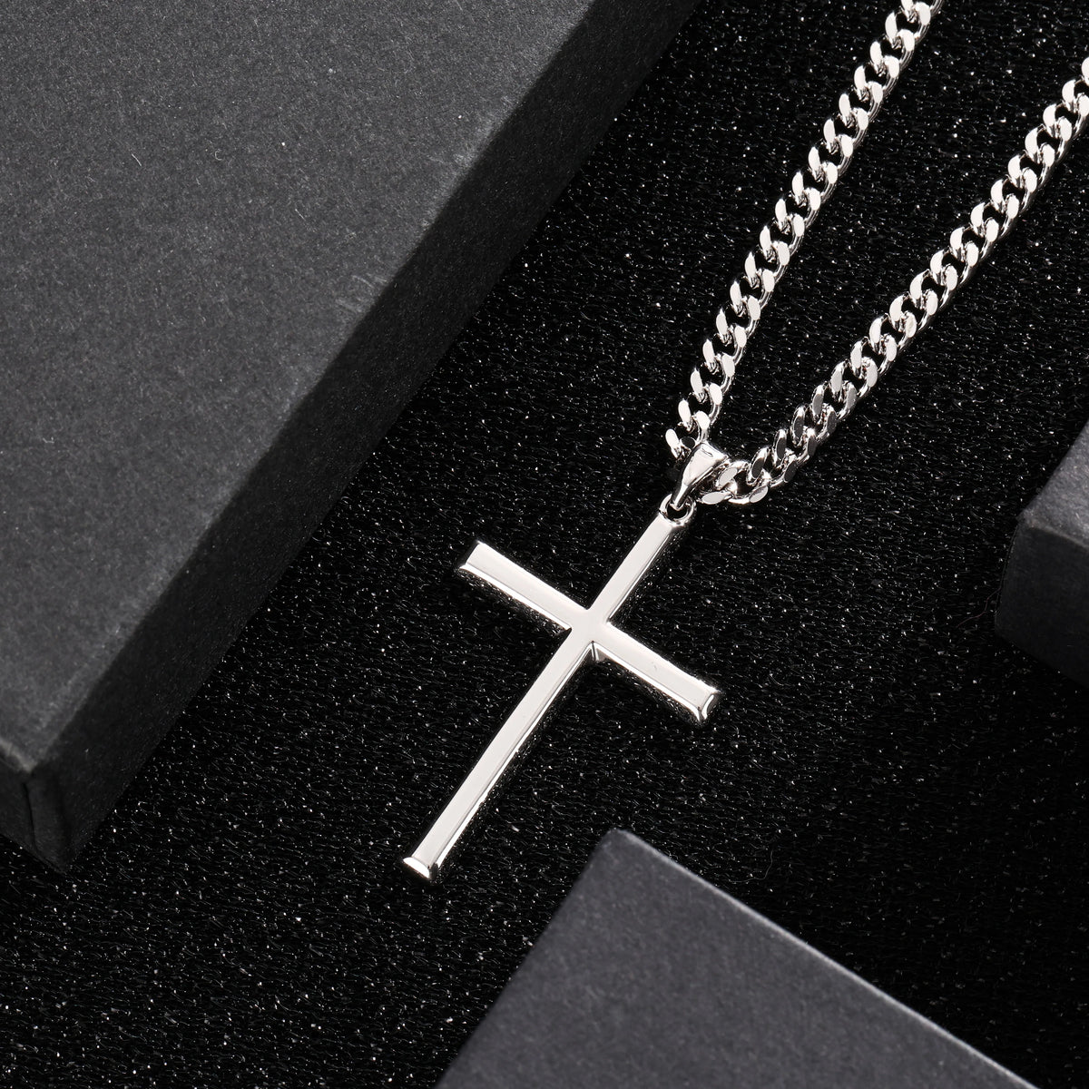 ArtPage korshalsband i 925 sterlingsilver – silverfärgat korshänge