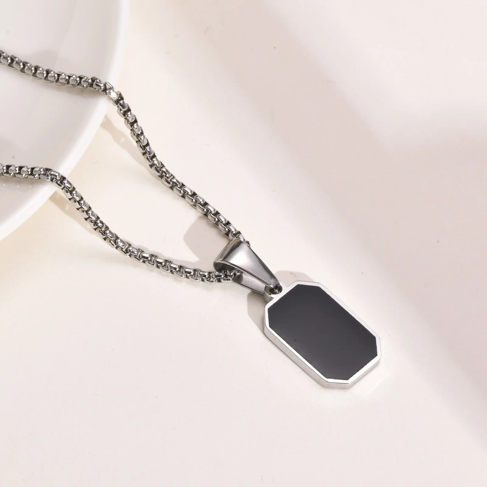 Dog Tag halsband herr – militärinspirerat hänge i rostfritt stål