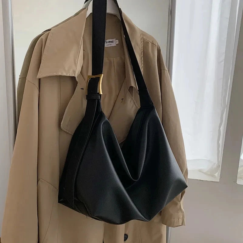 Väska dam – crossbody väska i läderlook med stor kapacitet