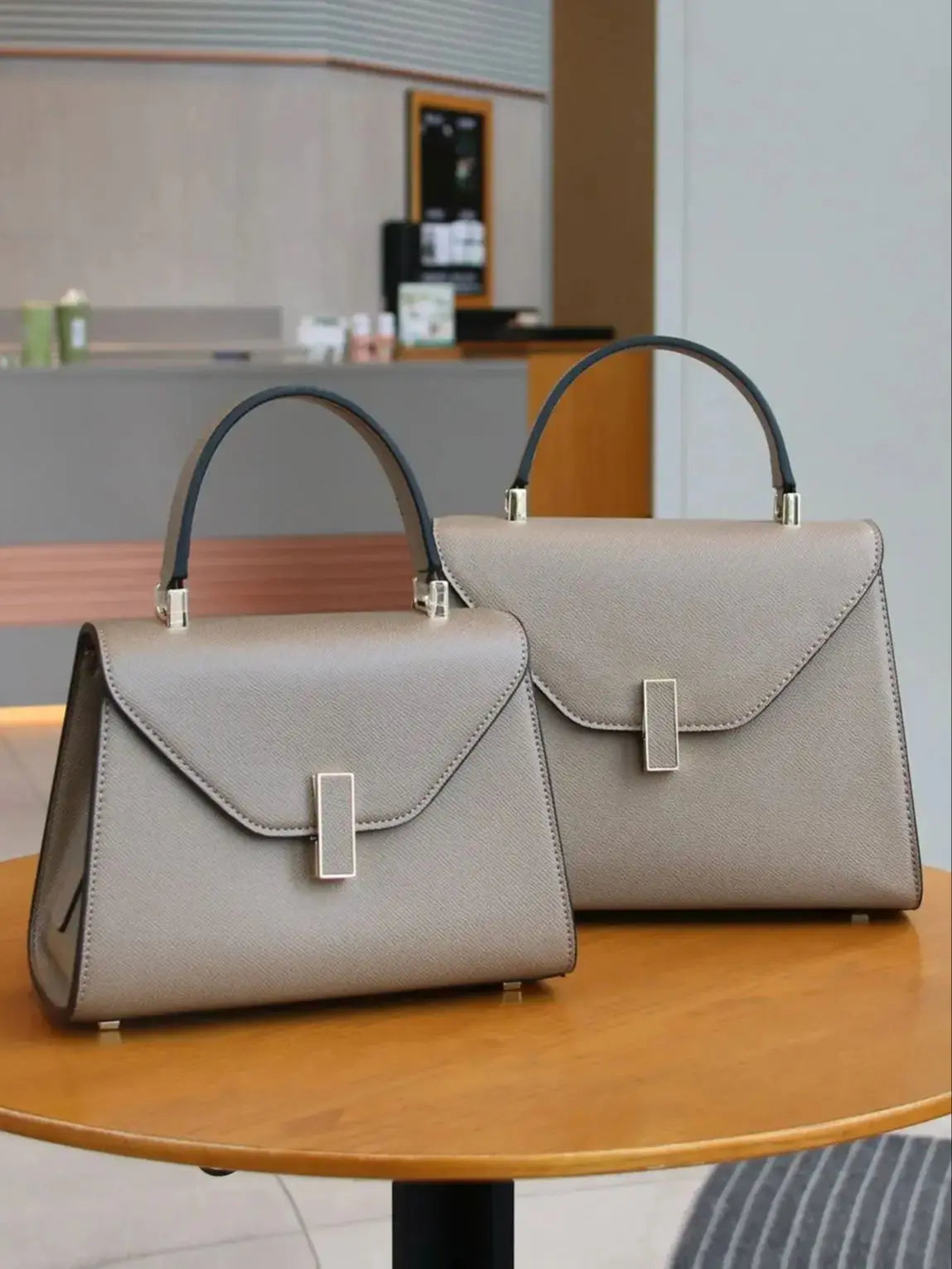 Damhandväska i läder med palmprint – boxformad Kelly‑inspirerad väska