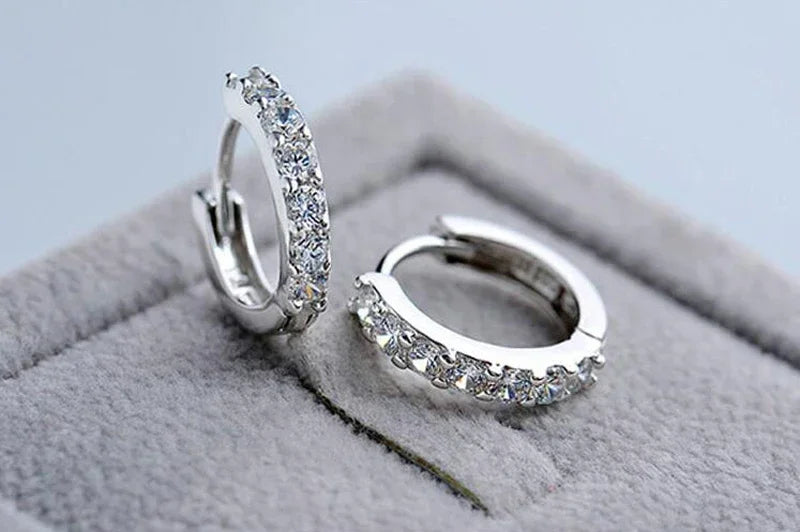 Silver hoop örhängen med zirkon
