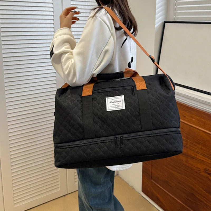 Quiltad weekendbag dam i lätt nylon med axelrem